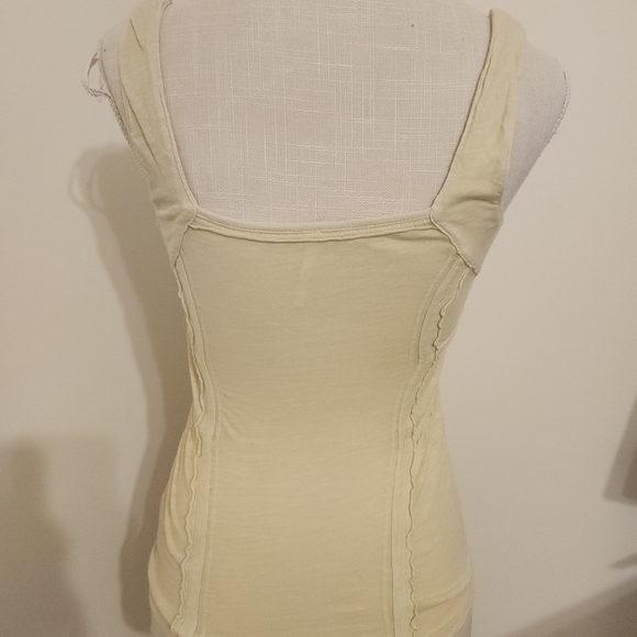 Stylish Yellow Ribbed Tank Top - Picture 3 of 4
